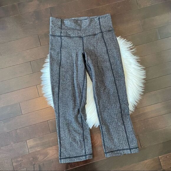 Lululemon Gather & Crow Crop II - Picture 5 of 13